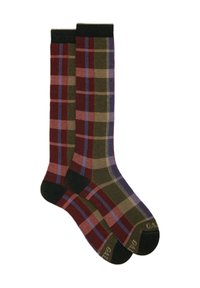 Calze a lunghezza ginocchio a scacchi con una miscela di colori bordeaux, verde, viola e beige. Texture morbida con accenti di verde scuro alla caviglia e sulla punta.