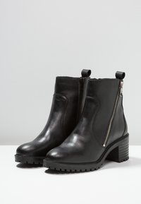Zign Botines con plataforma - black
