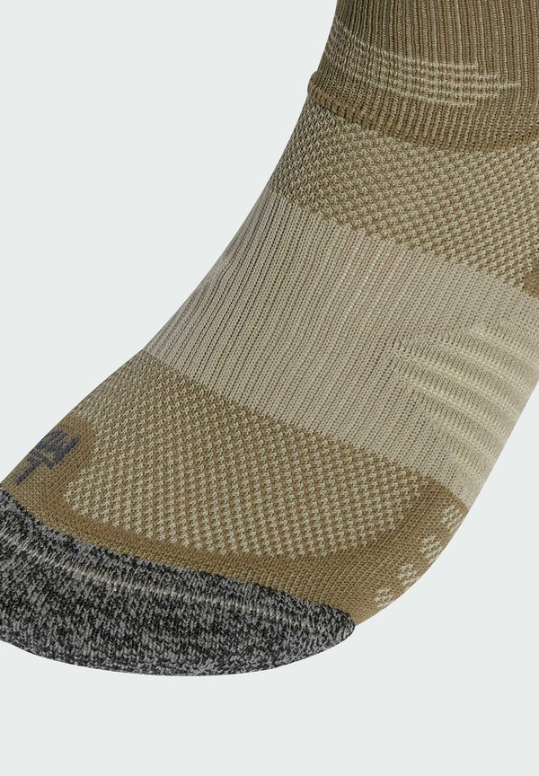 RUNXBOOST  - Sports socks - olive strata   silver pebble2