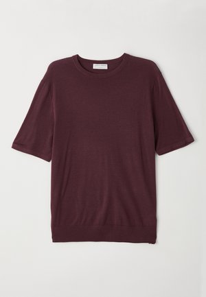 Burgundy short-sleeve t-shirt made of soft fabric; features a round neck and a relaxed fit with a straight hem. Basic design without patterns.