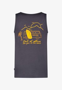 Donkergrijze tanktop met een gele graphic van een bus, surfplanken, bergen en palmbomen. De tekst zegt: "Out of office, zie je op het strand."