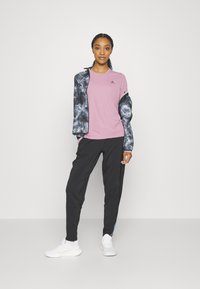 adidas Performance OWN THE RUN - Bluză cu mânecă lungă - wonde orchid