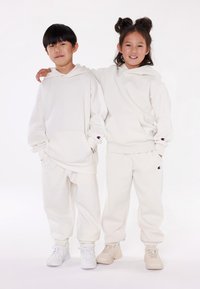 Champion EXCLUSIVE HOODIE UNISEX - Sportinis megztinis - off-white