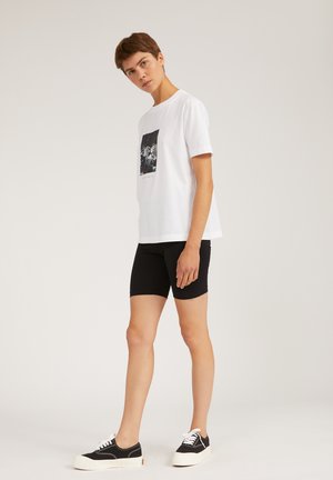 T-shirt print - white