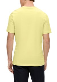 s.Oliver MIT FRONT - T-shirt print - helles zitrone