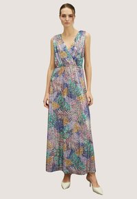 Maxi-jurk met een kleurrijk bloemen-paillettenpatroon in paars, groen en goud. V-hals en een aansluitende taille met een vloeiende rok.