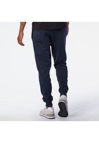 New Balance STACKED LOGO - Pantalones deportivos - eclipse