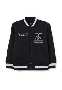 Felpa giacca nera con colletto e polsini a coste, caratterizzata da accenti a strisce bianche, testo ricamato e design con il numero 79.