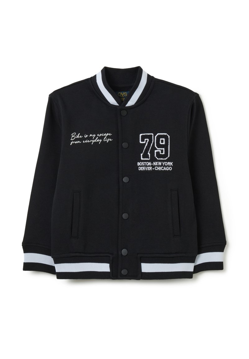 Felpa giacca nera con colletto e polsini a coste, caratterizzata da accenti a strisce bianche, testo ricamato e design con il numero 79.