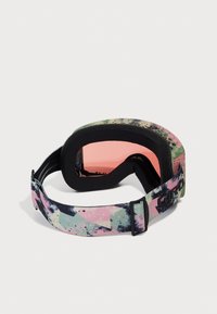 Sniego akinių objektyvas rožinės spalvos, juodas putplasčio pamušalas ir reguliuojama juosta su daugiaspalviu abstrakčiu motyvu.