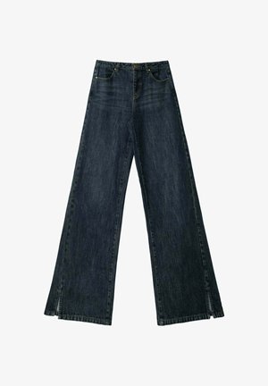 Vaqueros de mezclilla oscura de pierna ancha con cintura alta, que cuentan con bolsillos delanteros, sutiles desgastados y aberturas laterales en el dobladillo para un detalle adicional.