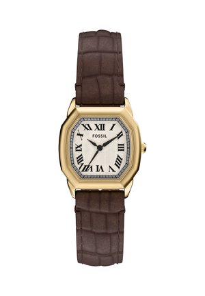 Goldfarbene rechteckige Fossil-Uhr mit weißem Zifferblatt, schwarzen römischen Zahlen, schwarzen Stunden- und Minutenzeigern sowie braun strukturiertem Lederarmband.