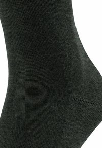 Dunkelgraue Socke mit einer glatten, gerippten Textur und verstärktem Zehenbereich. Entworfen für Komfort und Langlebigkeit, mit klassischer Knöchellänge.