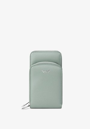 Mintgrünes Lederportemonnaie mit einer glatten Textur, das über zwei Reißverschlussfächer und ein silbernes Logo oben verfügt.