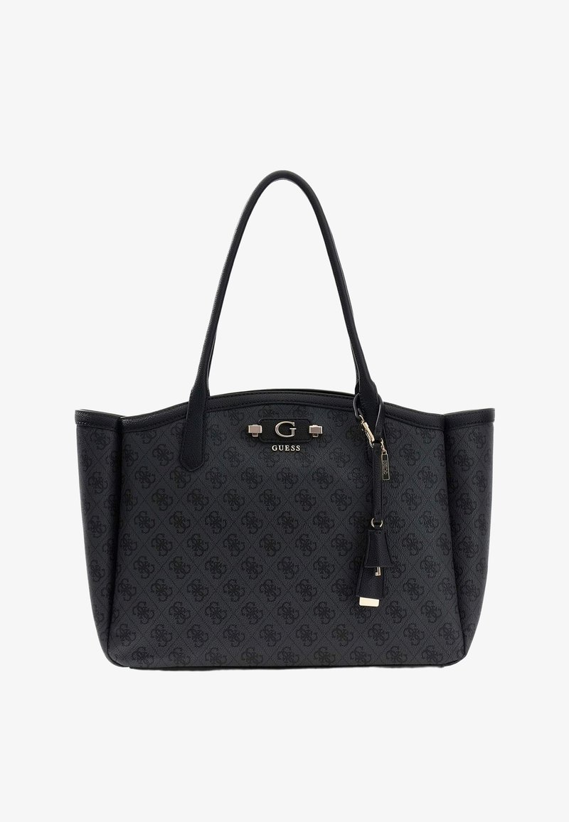 Sac cabas noir Guess avec logo à motif, deux longues anses, plaque en métal avec logo et étiquette suspendue décorative.