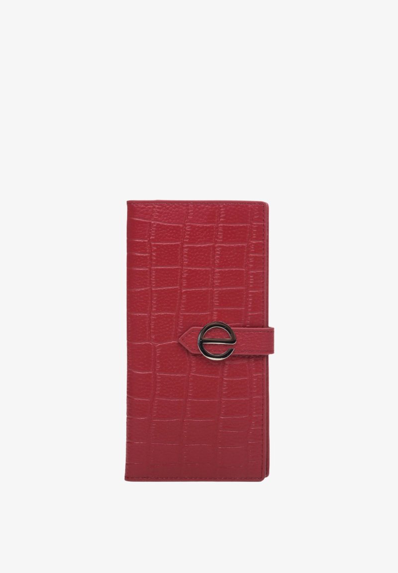 Rode nep leren portefeuille met een krokodillenstructuur, voorzien van een decoratieve zwarte metalen ronde sluiting en een klepsluiting.