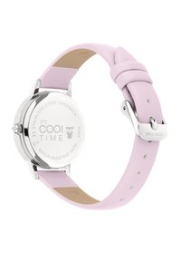 Runde Uhr mit Edelstahlgehäuse, pinkem Lederarmband. Verfügt über silberne Beschläge und eine Wasserbeständigkeit von 3 ATM.