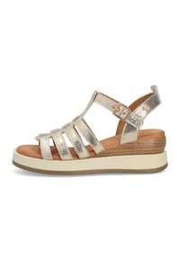 Sandalo strappato in oro metallizzato con una suola dal texture legno, una soletta imbottita e una cinghia alla caviglia regolabile; design leggero.