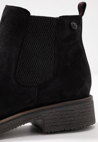 s.Oliver BLACK LABEL Botines bajos - black
