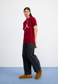 Jordan JUMPMAN FLIGHT TEE - T-shirts print - team red/white