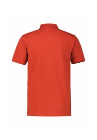 Czerwona krótko rękawowa koszulka polo z klasycznym kołnierzykiem, wykonana z gładkiej mieszanki bawełny, charakteryzująca się jednolitym, czystym kolorem bez wzorów.