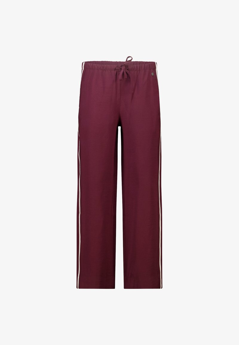 Pantalons large bordeaux avec une taille élastique, fermeture à cordon de serrage, et rayures blanches sur les côtés pour un détail supplémentaire. Texture de tissu doux.