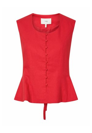 Rød ærmeløs bluse med rund halsudskæring, stofbetrukne knapper foran, figursyet talje og peplumkant.