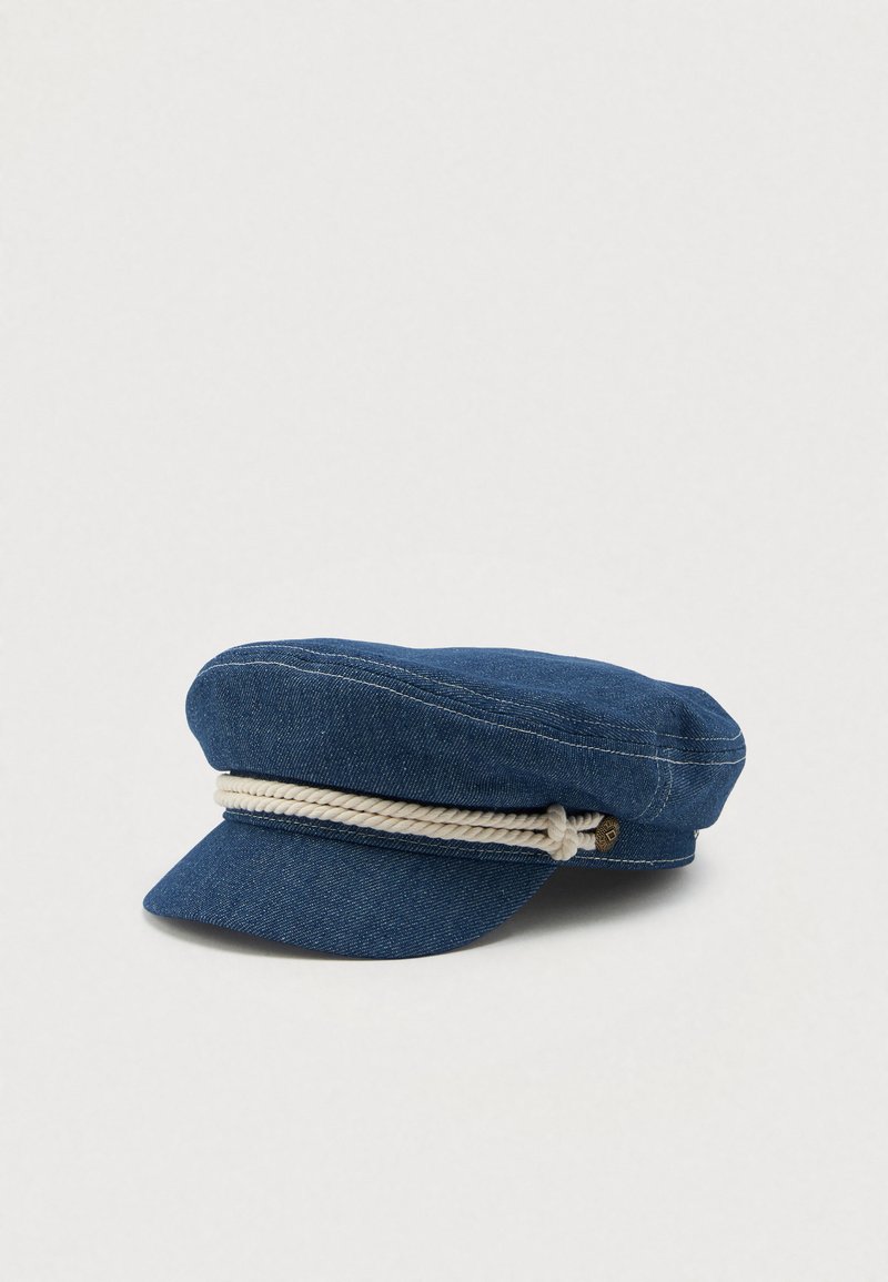Pălărie de căpitan din denim de culoare albastru închis, cu un bandou din sfoară albă. Prezintă un design structurat și un vizor curbat, evidențiind cusături contrastante.