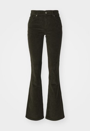 Pantalons en velours côtelé évasés de couleur vert foncé. Comprend des poches avant, une fermeture à bouton, et un tissu doux et texturé avec un motif en relief.