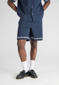 PROHIBITED - WESTERN - Shorts - navy Thumbnail Image 1