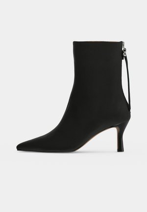 Maje, FAYMONVELVET - Boots à talons - noir