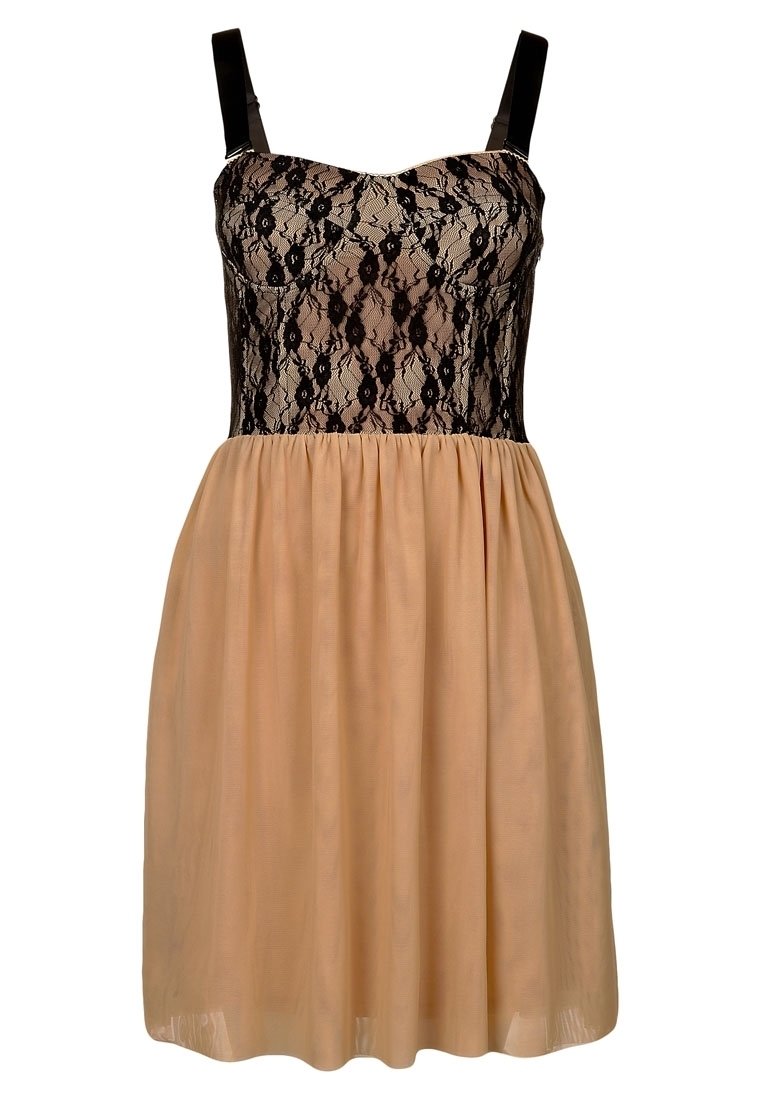 Svart spetsöverdel med tunna band som övergår till en beige, veckad kjol. Mjuk tygstruktur med en åtsittande topp och en vid nederdel.