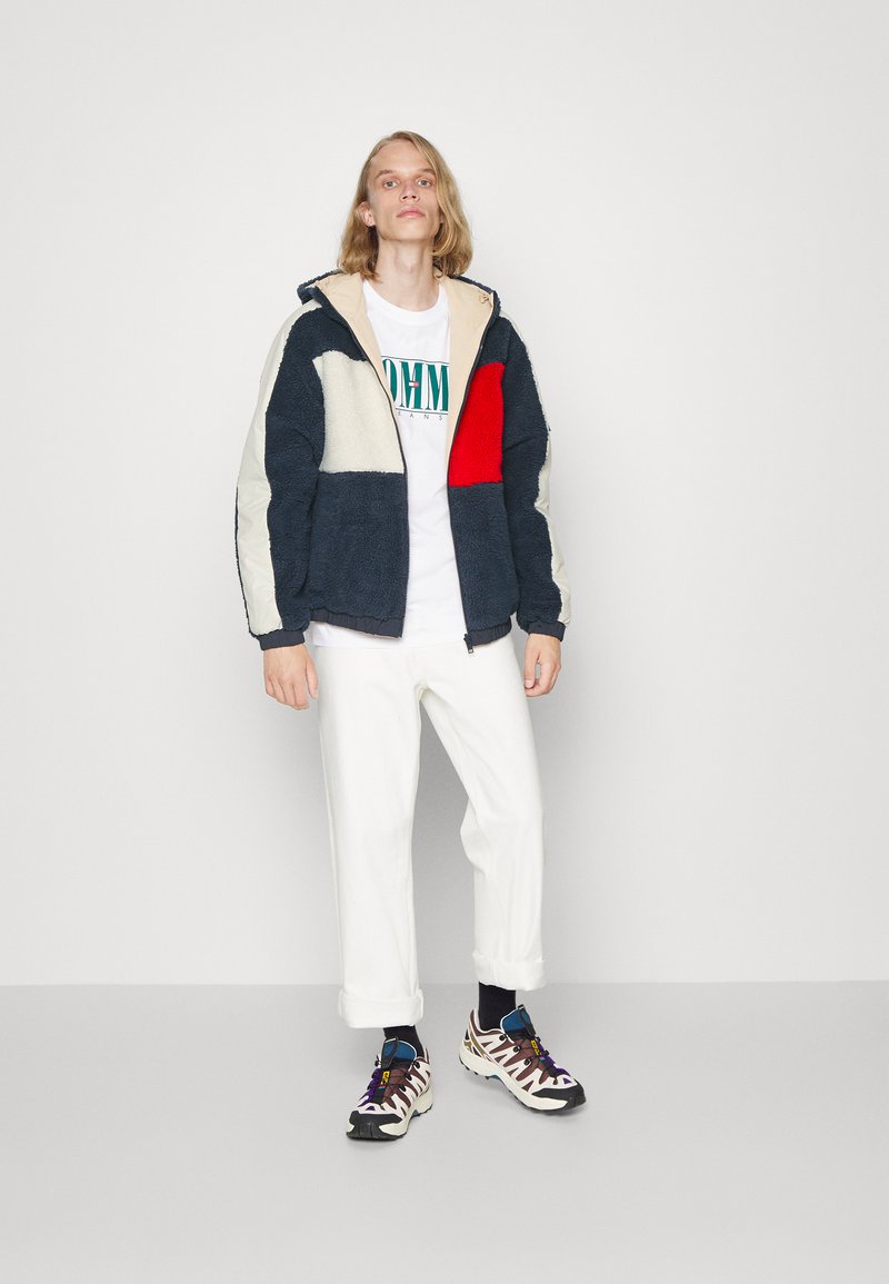 Tommy Jeans REVERSIBLE JACKET - Välikausitakki - twilight navy/multi