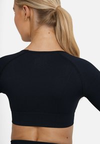 SQUATPROOF LONG SLEEVE RETAINED SEAMLESS  - Top dugih rukava - black