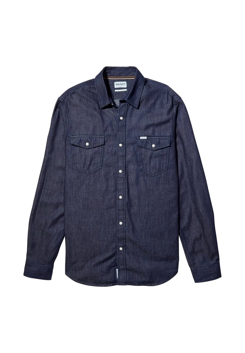Camicia in denim blu scuro con maniche lunghe, colletto a punta, due tasche sul petto con patta e bottoni bianchi. Tessuto liscio.