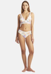 Bloemrijk bikini set met een levendig patroon, zachte stof, v-hals bralette top met banden en bijpassende lage taille onderbroek. Multicolore ontwerp.