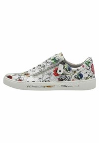 Silberne Sneakers mit floralem Muster, strukturiertem Obermaterial, weißer Gummisohle und kontrastierenden Schnürsenkelösen. Seitlicher Reißverschluss inklusive.