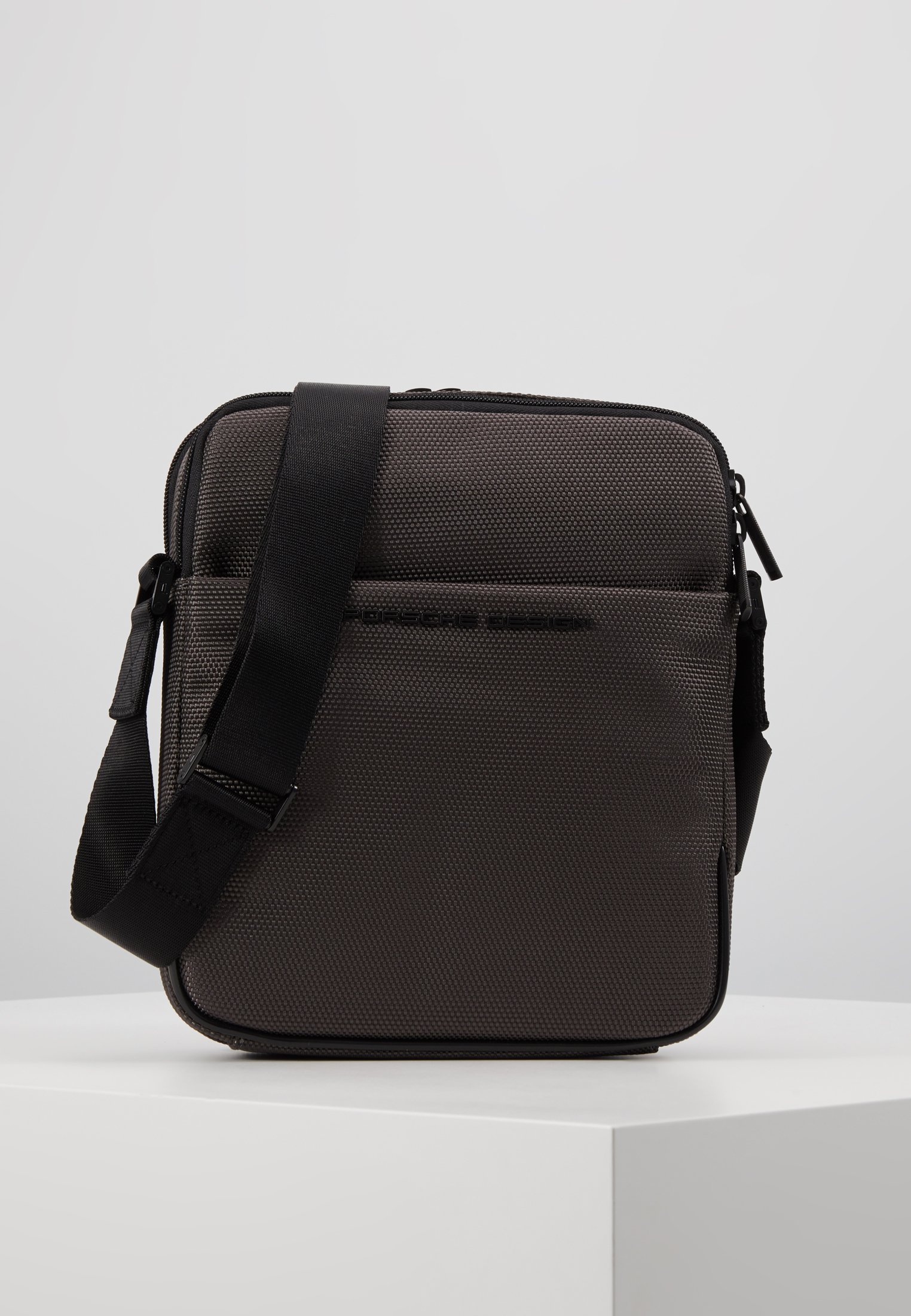 Porsche Design ROADSTER SHOULDERBAG Skulderveske grey Porsche Design ROADSTER SHOULDERBAG Skulderveske grey