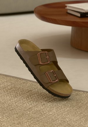 Pier One LEATHER UNISEX - Tagant lahtised kingad - light brown