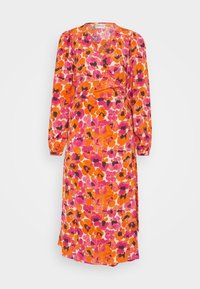 Knytdress med ett färgstarkt blommönster i rosa, orange och svarta nyanser. Tillverkad av lätt tyg med långa ärmar och v-ringning.