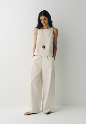 THE SET, REGULAR FIT - 2 PACK LIGHTWEIGHT PULL-ON WIDE LEG JEANS . - Široké nohavice - light blue cream stripe