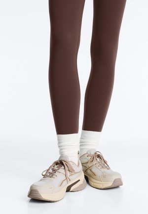 OYSHO RETRO SNEAKERS - Sneaker low - light brown