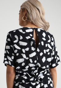 Selected Femme Petite Sukienka letnia