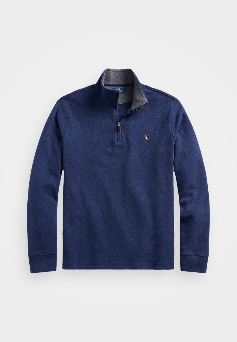 Pull-over bleu marine à manches longues avec fermeture éclair quart, col montant doublé de gris et petit logo brodé sur le côté gauche de la poitrine.