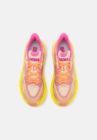 HOKA CLIFTON YOUTH UNISEX - Joggesko - fuchsia/vanilla