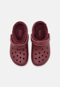 Crocs CLASSIC LINED - Tamancos - garnet