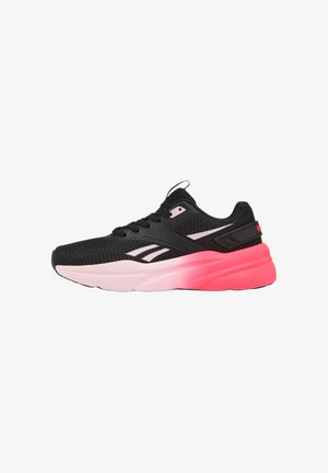 Scarpa da corsa nera in rete con suola spessa a gradiente rosa e logo bianco sul lato, mostrata di profilo destro su sfondo bianco.