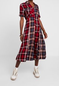 Desigual Sukienka koszulowa