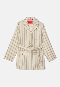 Gestreifte leichte Jacke in Creme mit blauen und grauen Streifen, ausgestattet mit einem Reverskragen, Frontknöpfen und einem Bindegürtel in der Taille.