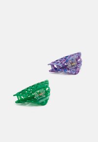 Dois clipes de cabelo, um verde e um roxo, com um design texturizado e translúcido, apresentando uma estrutura de treliça aberta e um fecho metálico.